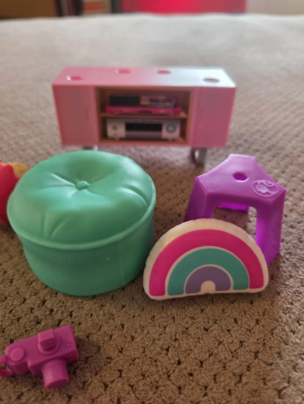 Barbie 29 piece lot of playset accessories for bathroom livingroom/dorm kitchen
